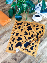 KE x THEO Yellow Leopard Kendő - THEO Budapest Webshop - Prémium minőségű, egyedi tervezésű bőrtáskák és kiegészítők