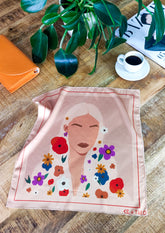 KE x THEO Ash-Blonde Girl Kendő - THEO Budapest Webshop - Prémium minőségű, egyedi tervezésű bőrtáskák és kiegészítők