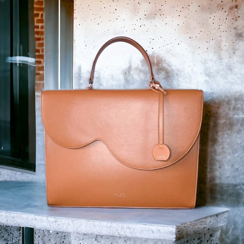 Camila Cognac Brown laptop táska, barna - THEO Budapest Webshop -  Prémium minőségű, egyedi tervezésű bőrtáskák és kiegészítők