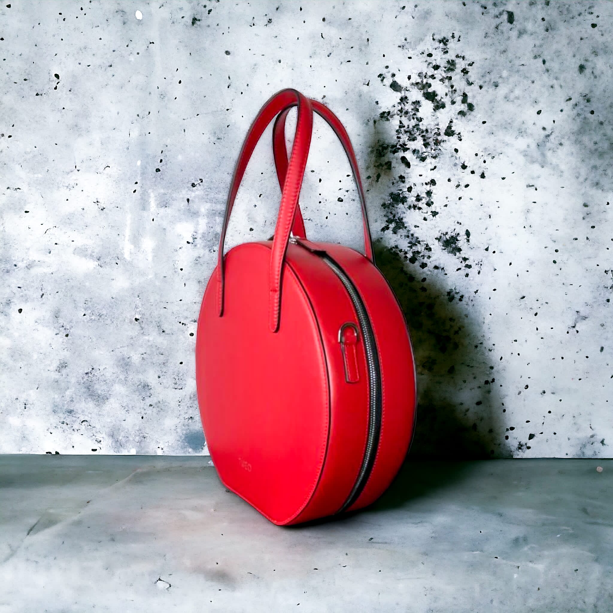 GIULIA Red Velvet táska, piros - THEO Budapest Webshop -  Prémium minőségű, egyedi tervezésű bőrtáskák és kiegészítők