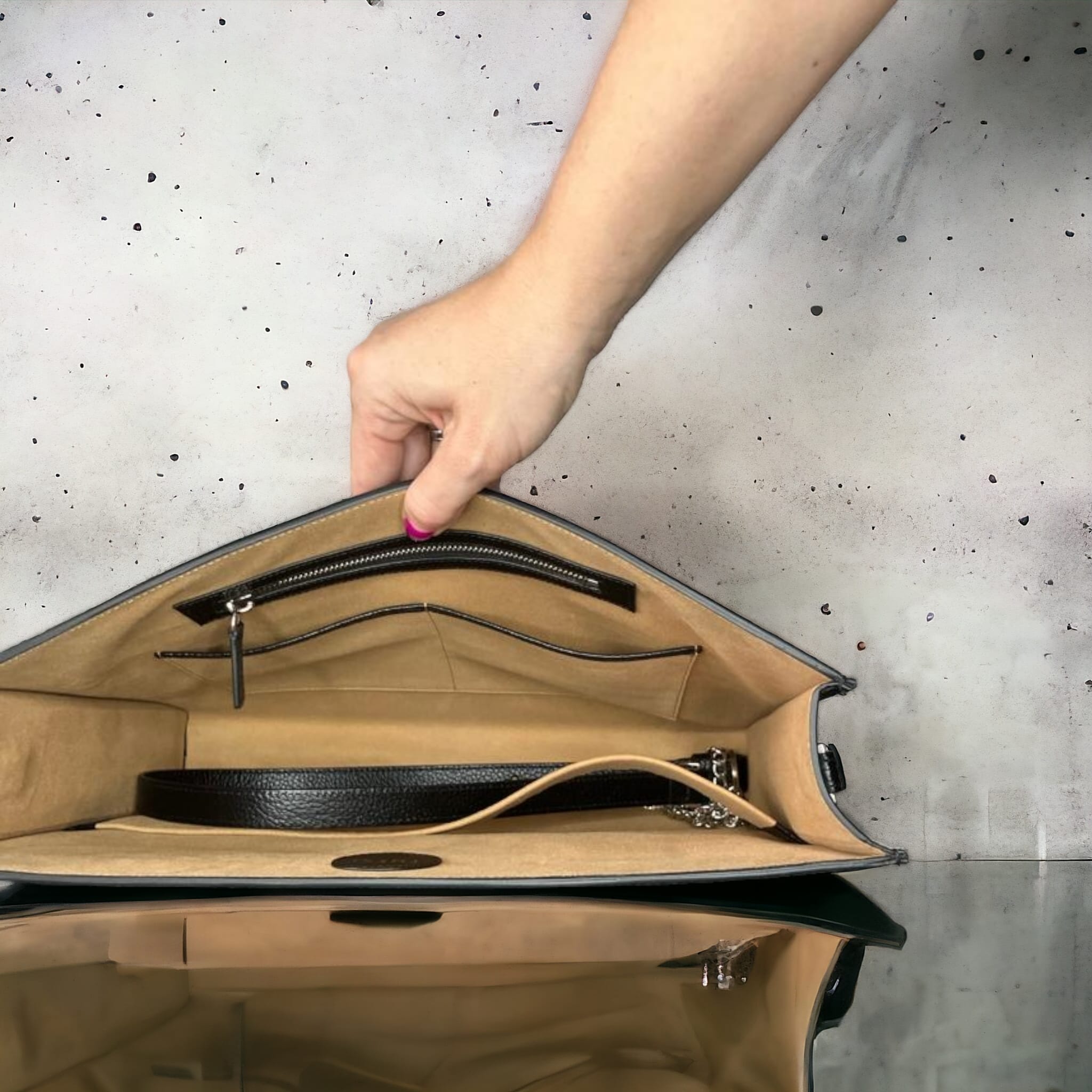 Camila Midnight Black laptop táska, fekete - THEO Budapest Webshop -  Prémium minőségű, egyedi tervezésű bőrtáskák és kiegészítők