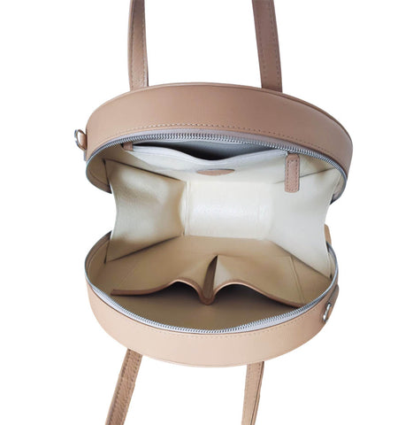 GIULIA Almond Cream táska, bézs - THEO Budapest Webshop -  Prémium minőségű, egyedi tervezésű bőrtáskák és kiegészítők
